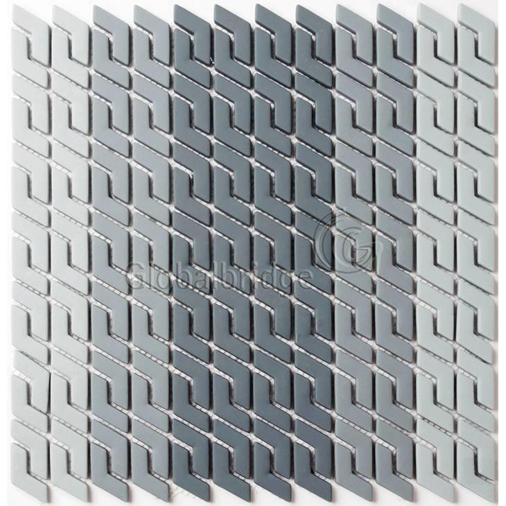 Hojas de azulejo del lugar de la ducha del mosaico de cristal de la forma de V